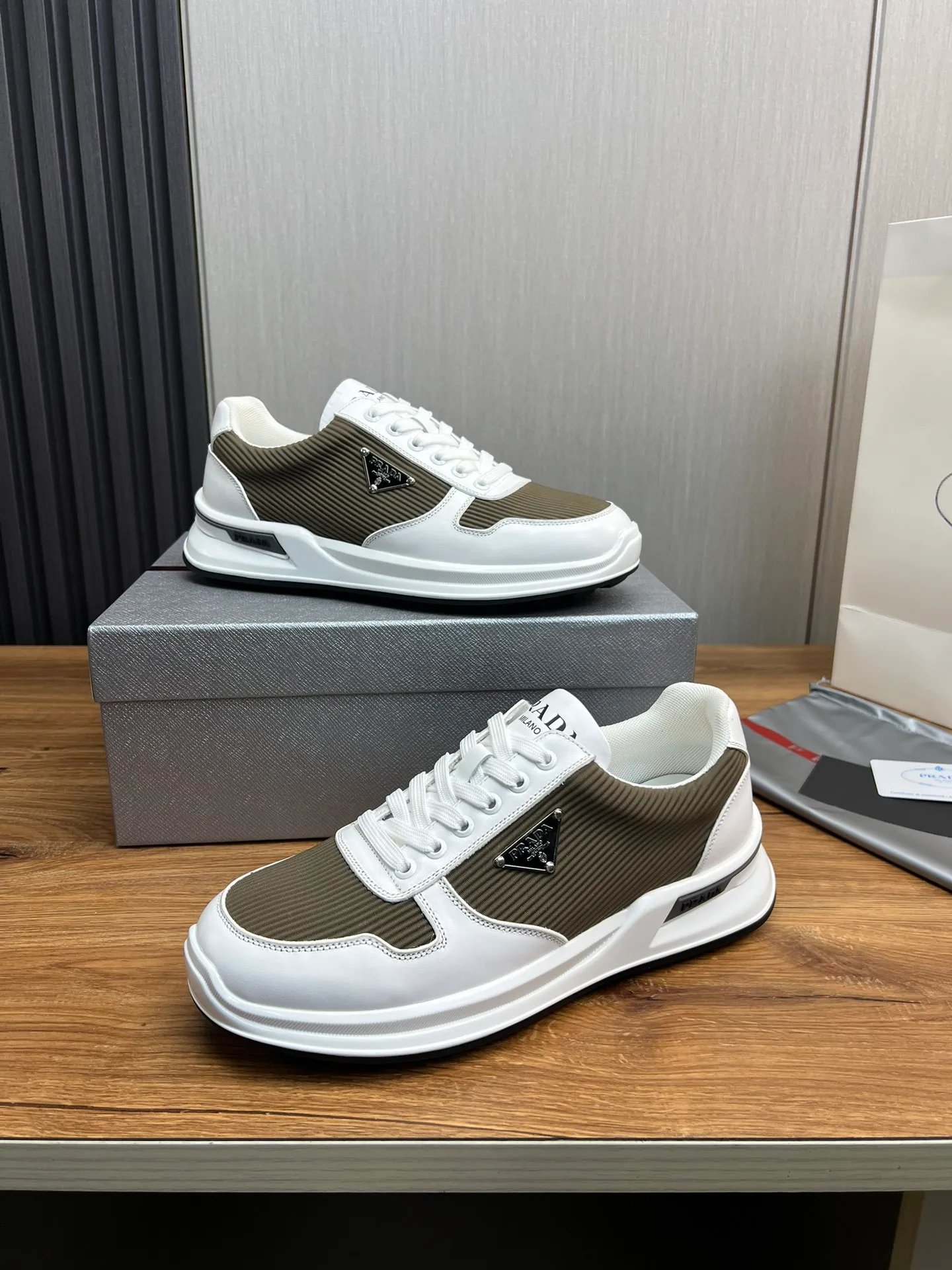 Men's shoes 💰580💰 [PRADA] Men's shoes are popular in the counter, official website is synchronized, 1 high-quality shipment ✔️Original cowhide stitching mesh + cowhide lining, 1🆚1 replica, original original bottom, 38-45 (45 customized, non-refundable)